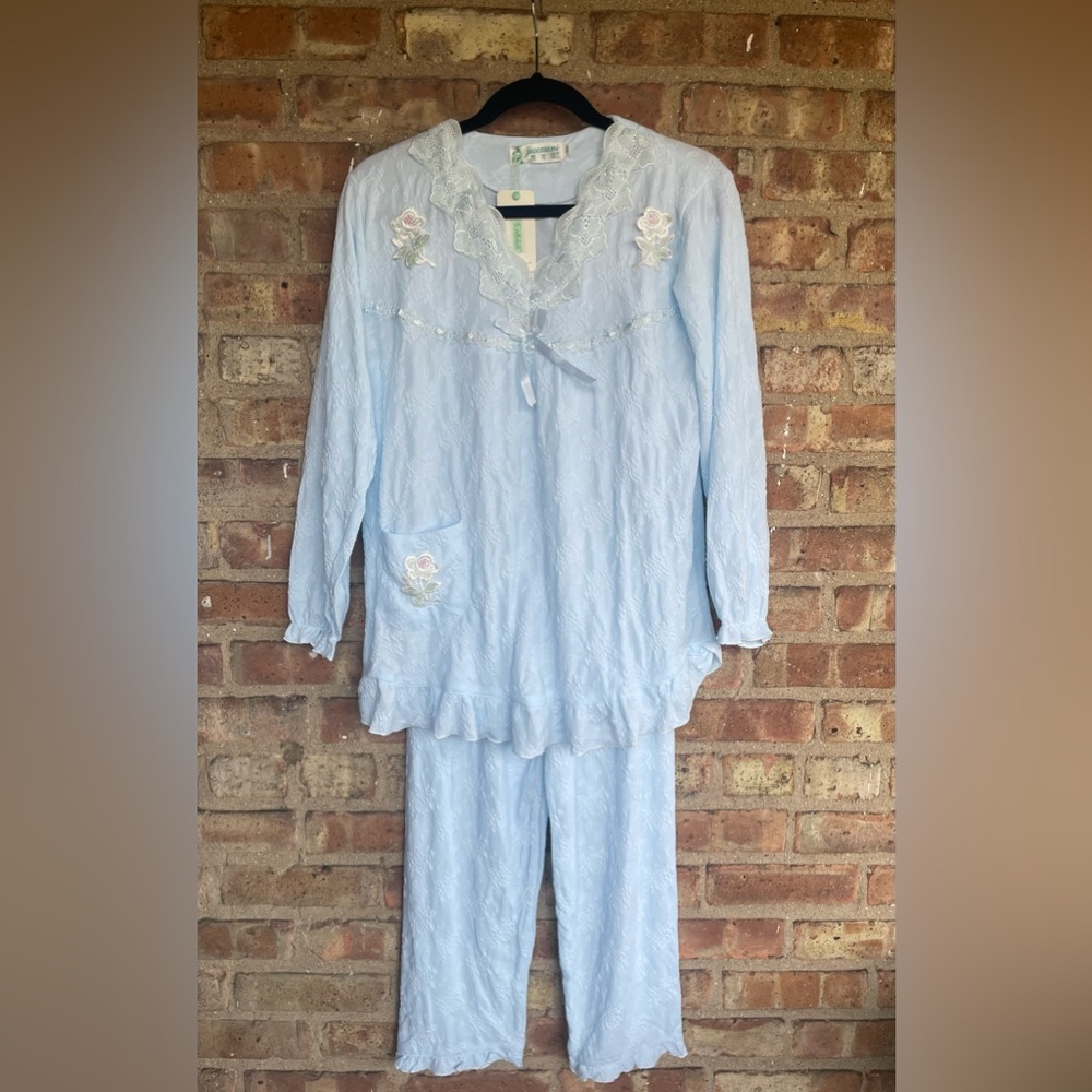 Retro Inspired Floral Appliqué Pajama Set🖤